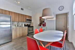 Centrally Located Impeccable Apartment Unit wtih BBQ